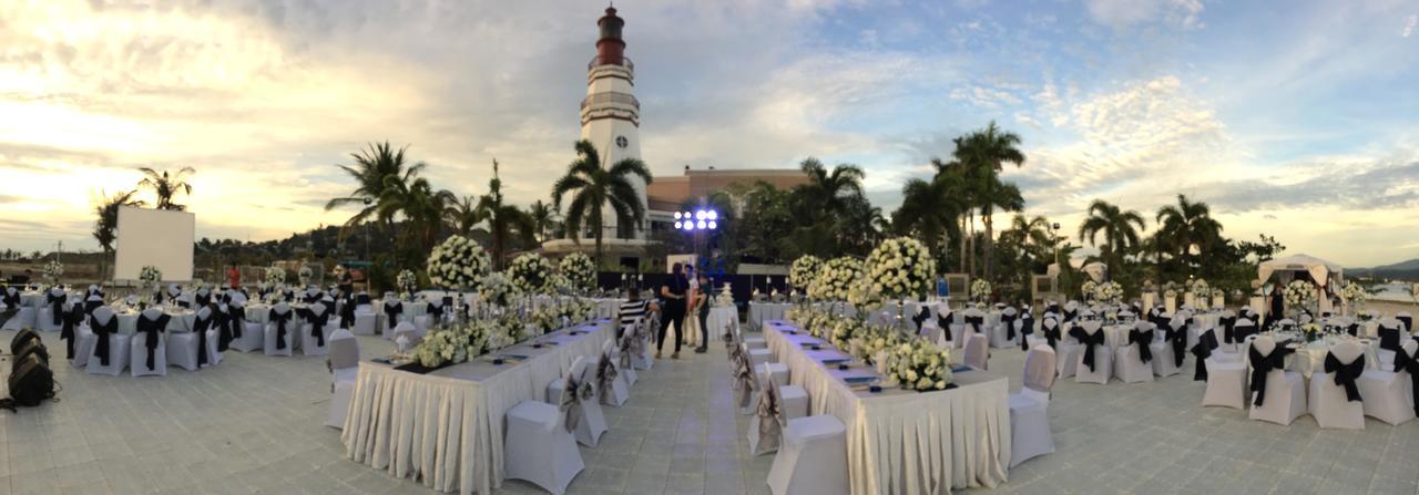 The Lighthouse Marina Resort Olongapo Bagian luar foto